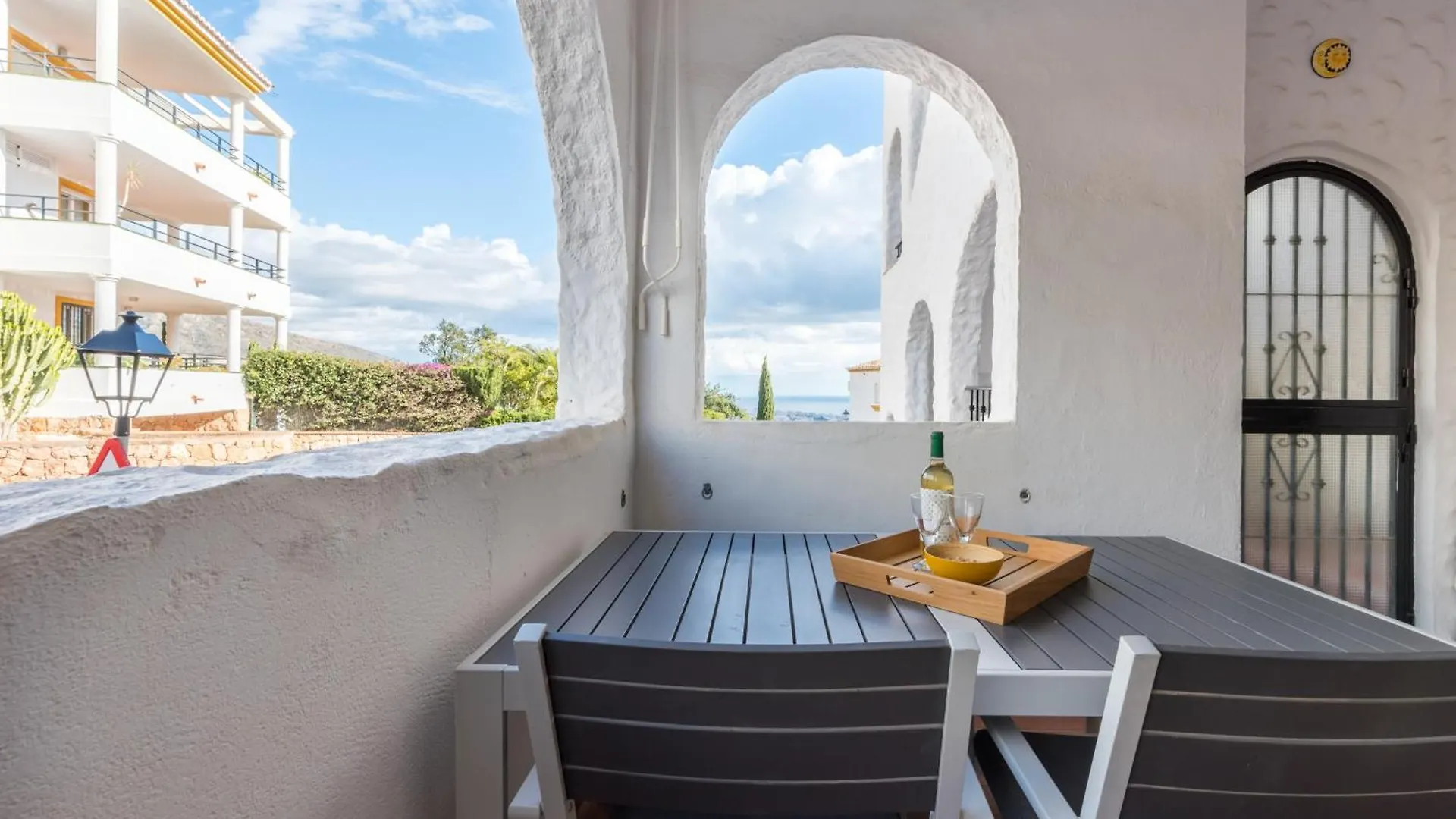 Tio Charles De June - Charming 2 Bedroom Apartment Benalmadena