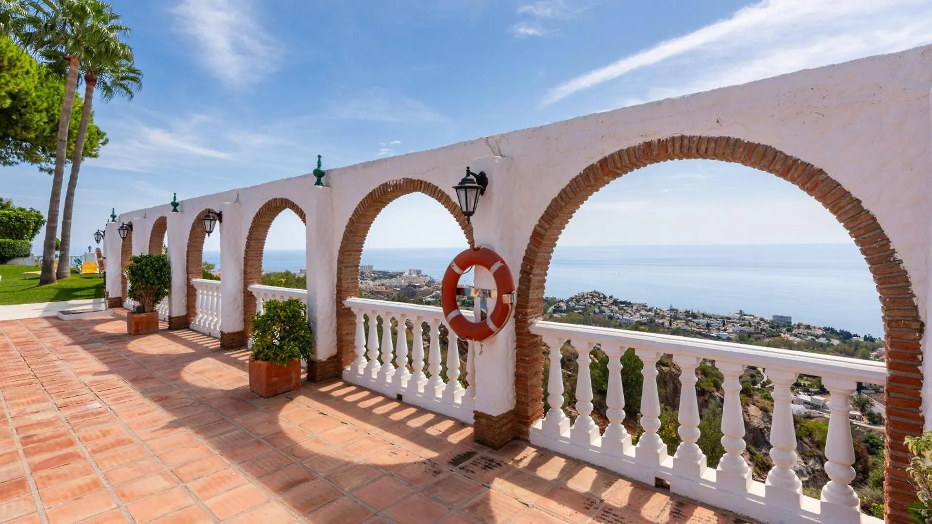 Tio Charles De June - Charming 2 Bedroom Apartment Benalmadena