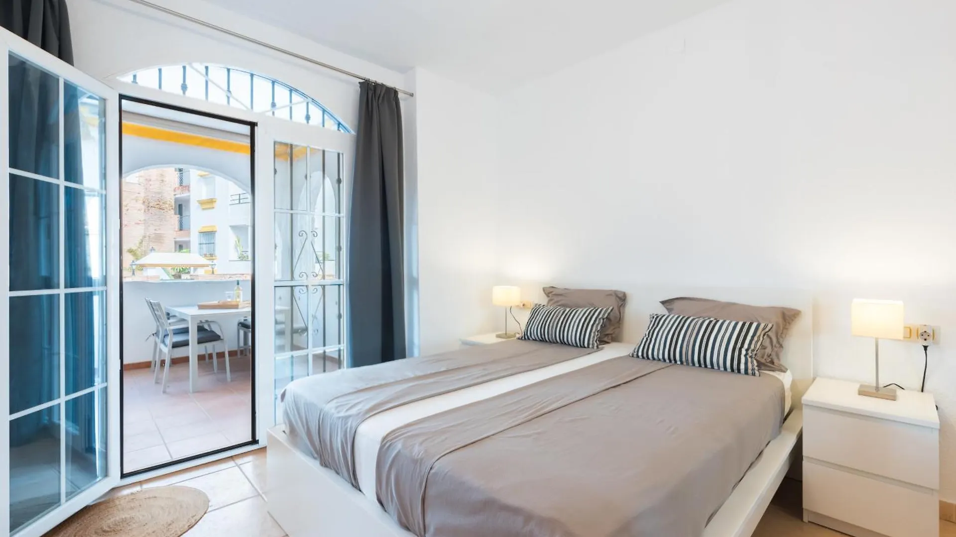 Tio Charles De June - Charming 2 Bedroom Apartment 베날마데나코스타 스페인