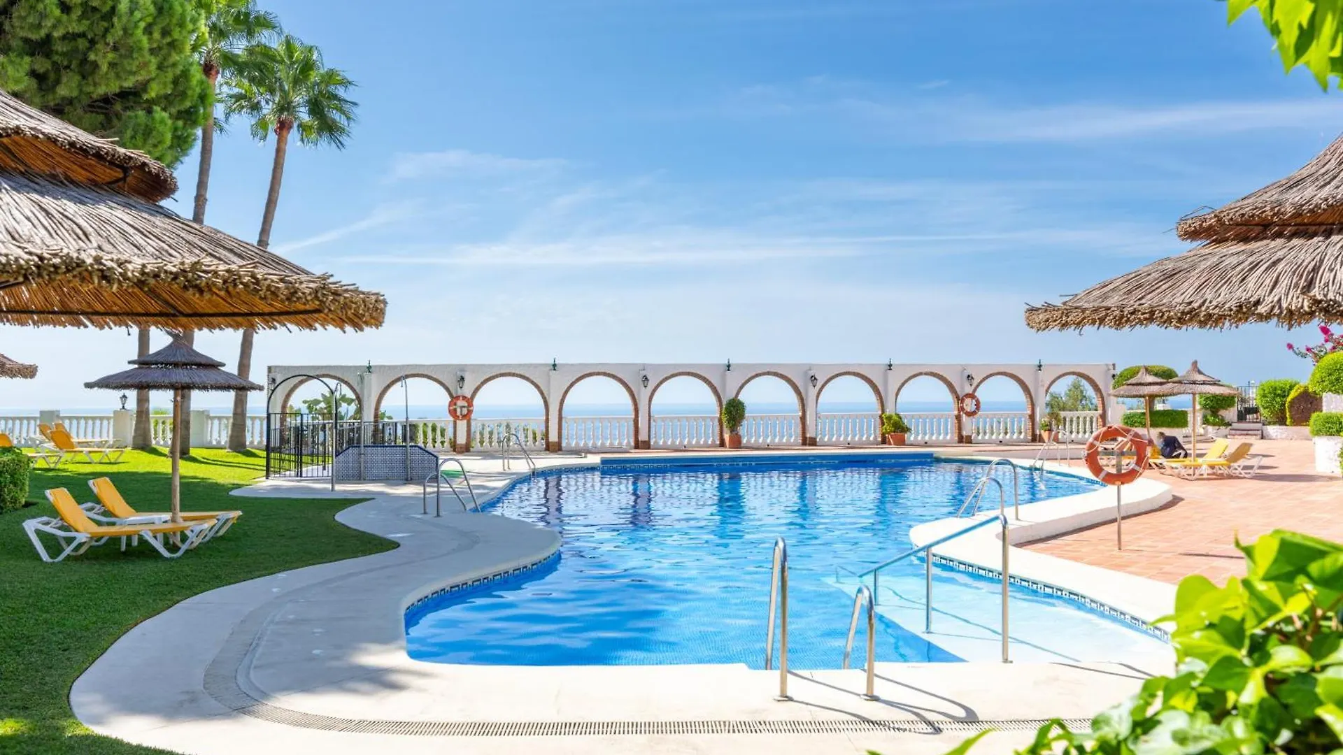 Tio Charles De June - Charming 2 Bedroom Apartment Benalmadena Spain
