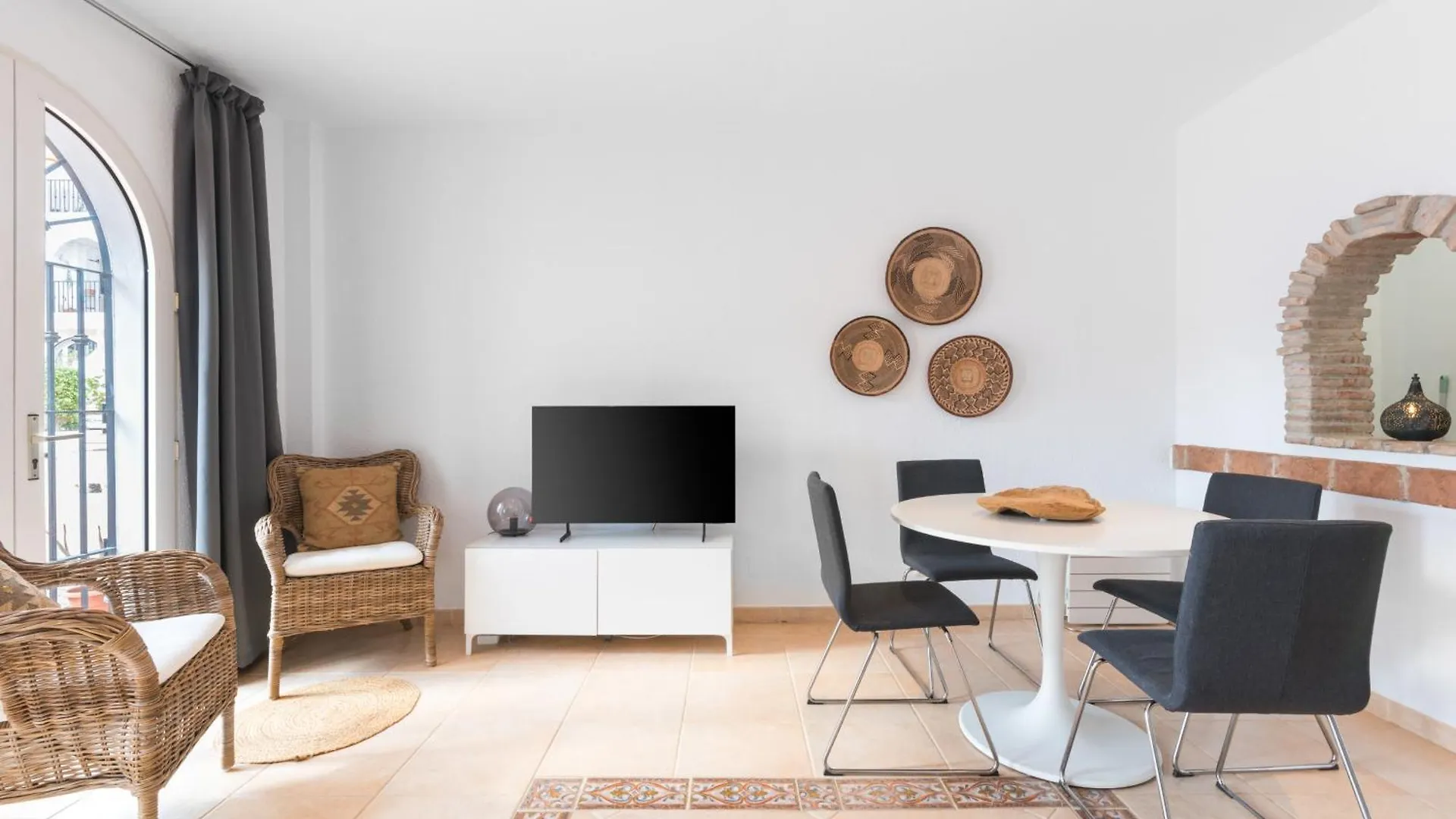 Tio Charles De June - Charming 2 Bedroom Apartment location