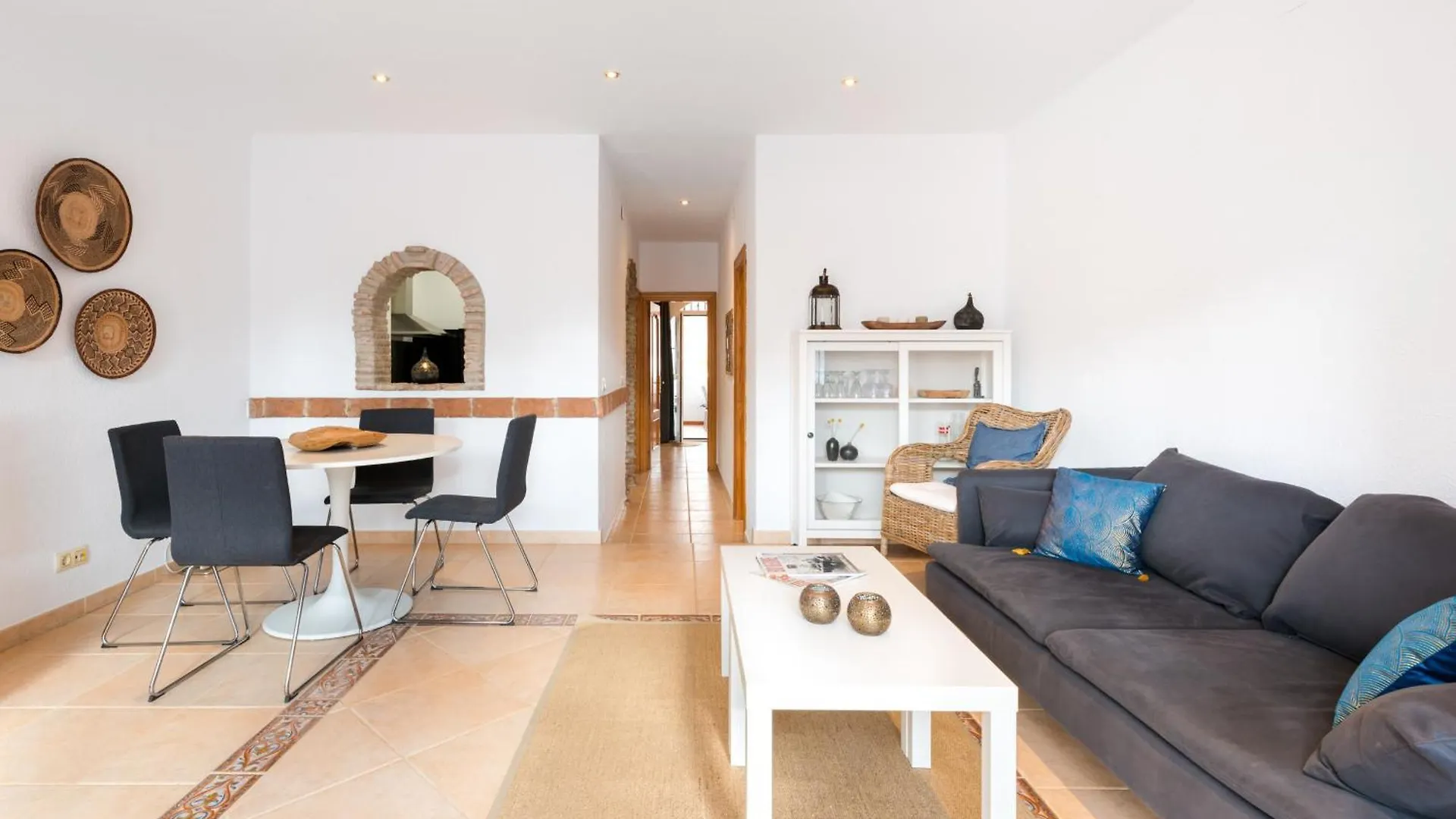 Tio Charles De June - Charming 2 Bedroom Apartment Benalmádena 0*,  Espanha